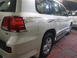 تۆیۆتا لاند کروزەر